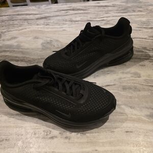 Size 7.5 - Nike Air Zoom Upturn SC Black Anthracite